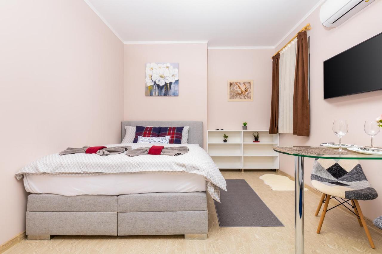 Apartment Stella 1&2 - Pink And Grey Near The Singing Fountains By Flat Mаnager Plowdiw