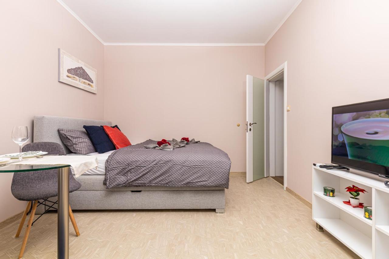 Apartment Stella 1&2 - Pink And Grey Near The Singing Fountains By Flat Mаnager Plowdiw