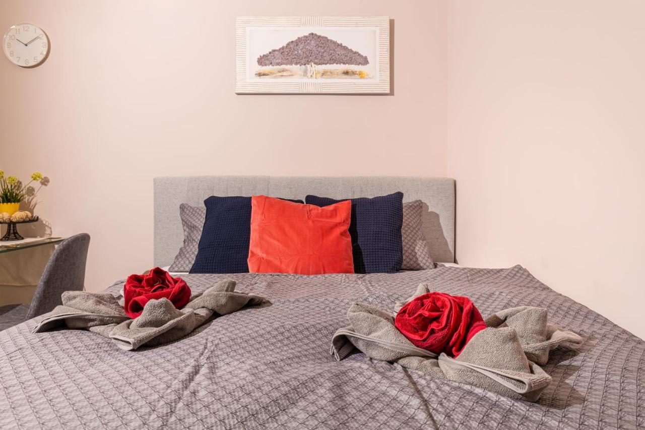 Apartment Stella 1&2 - Pink And Grey Near The Singing Fountains By Flat Mаnager Plowdiw
